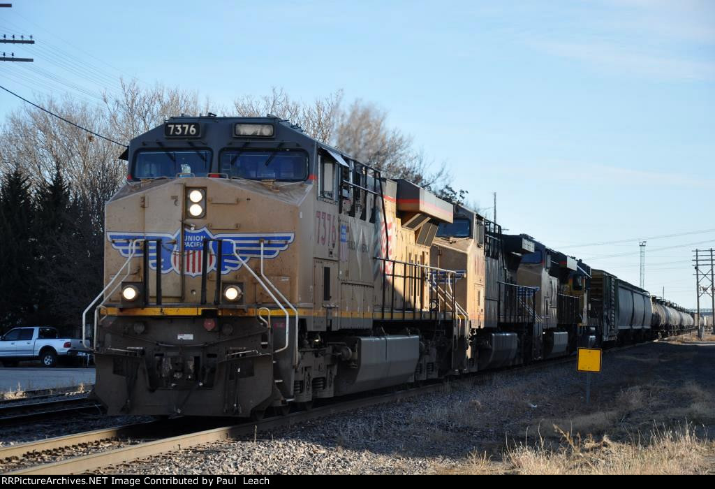 Westbound manifest eases out of the yard